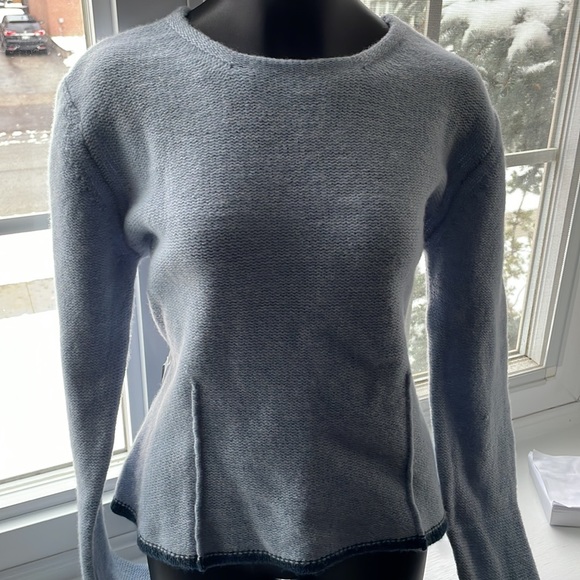 Eddie Bauer 100% lambs wool knit sweater baby blue and darker blue trim Sz M - Picture 2 of 6